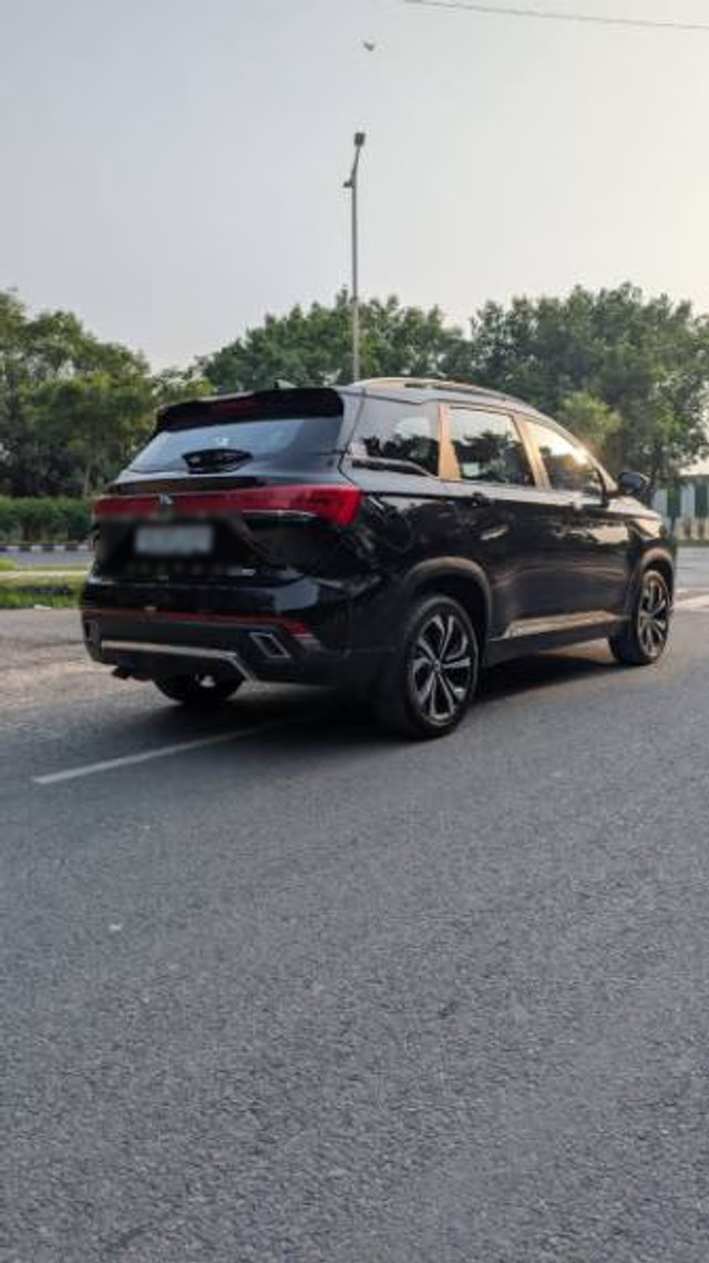 Second-hand 2024 MG Hector Plus Savvy Pro CVT 2023-2025 for sale in Gurgaon-6