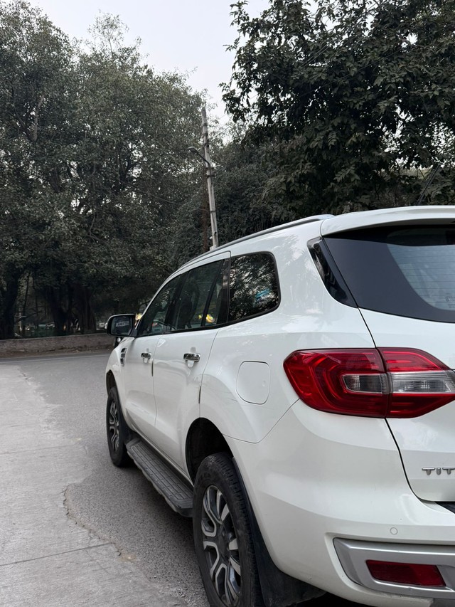 Second-hand 2019 Ford Endeavour Titanium Plus 4X2 for sale in New Delhi-4