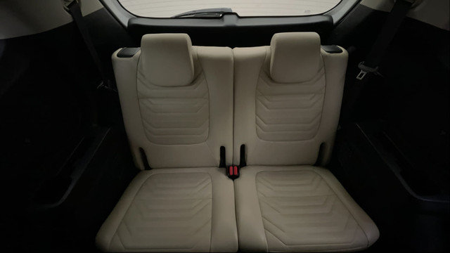 Second-hand 2022 Kia Carens Luxury Plus 6 STR Diesel for sale in Bangalore-32