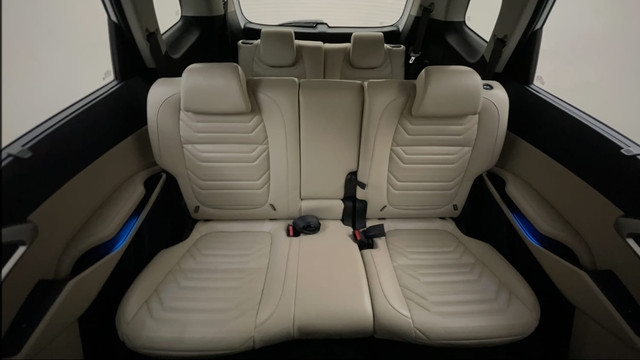 Second-hand 2022 Kia Carens Luxury Plus 6 STR Diesel for sale in Bangalore-30