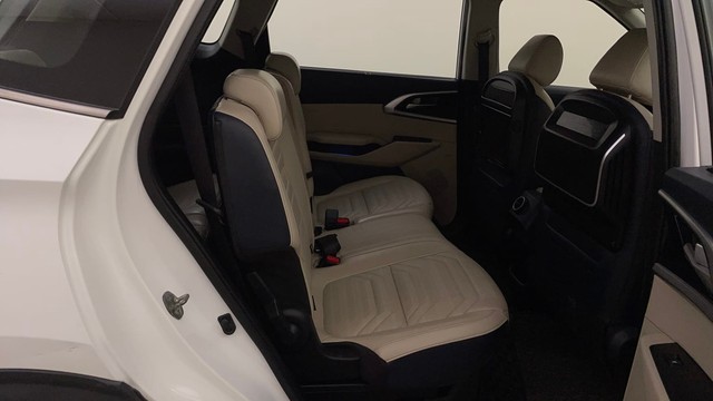 Second-hand 2022 Kia Carens Luxury Plus 6 STR Diesel for sale in Bangalore-35