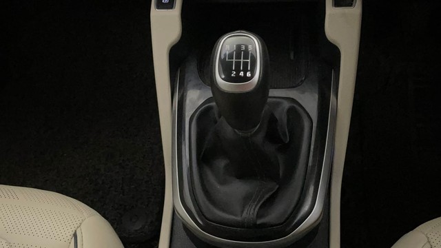 Second-hand 2022 Kia Carens Luxury Plus 6 STR Diesel for sale in Bangalore-12