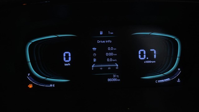 Second-hand 2022 Kia Carens Luxury Plus 6 STR Diesel for sale in Bangalore-13