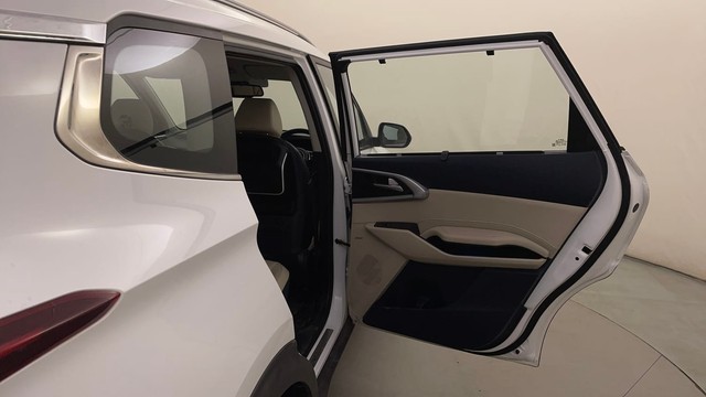 Second-hand 2022 Kia Carens Luxury Plus 6 STR Diesel for sale in Bangalore-27