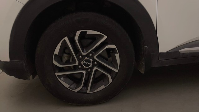 Second-hand 2022 Kia Carens Luxury Plus 6 STR Diesel for sale in Bangalore-20