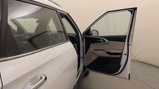 Second-hand 2022 Kia Carens Luxury Plus 6 STR Diesel for sale in Bangalore-16