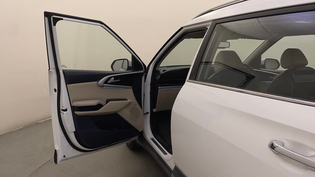 Second-hand 2022 Kia Carens Luxury Plus 6 STR Diesel for sale in Bangalore-37