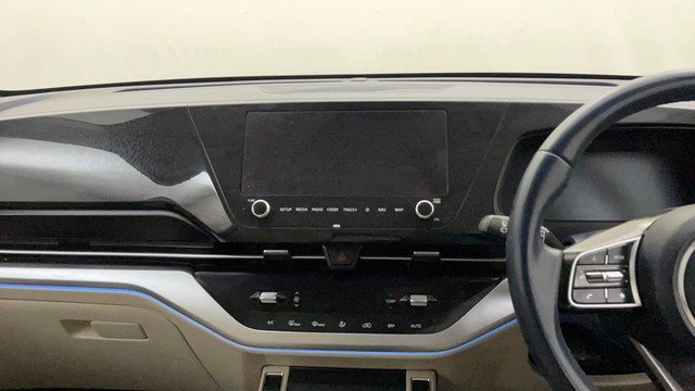 Second-hand 2022 Kia Carens Luxury Plus 6 STR Diesel for sale in Bangalore-25