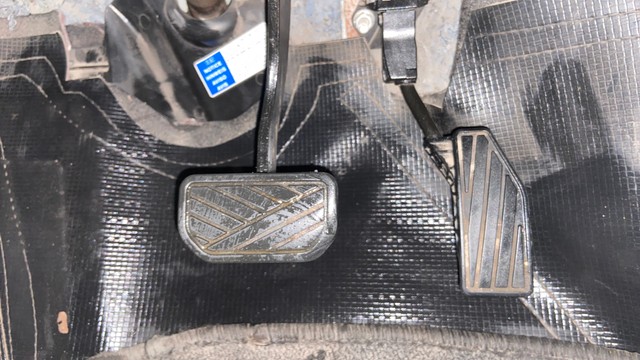 Second-hand 2019 Maruti Swift VXI AMT for sale in Surat-14