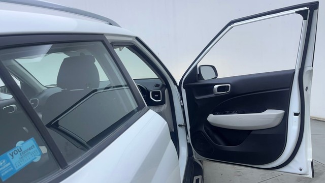 Second-hand 2023 Hyundai Venue SX Diesel BSVI for sale in Hyderabad-16