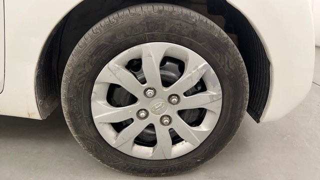 Second-hand 2016 Hyundai EON Magna for sale in Pune-17