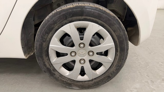 Second-hand 2016 Hyundai EON Magna for sale in Pune-19