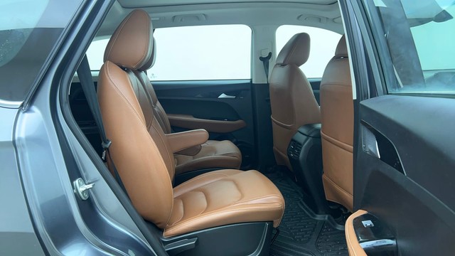 Second-hand 2022 MG Hector Plus 1.5 Turbo Sharp Pro 7 Str BSVI for sale in Hyderabad-29