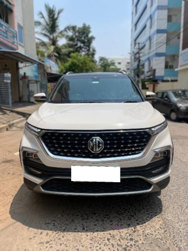 Second-hand 2022 MG Hector Plus Sharp CVT for sale in Vijayawada-3