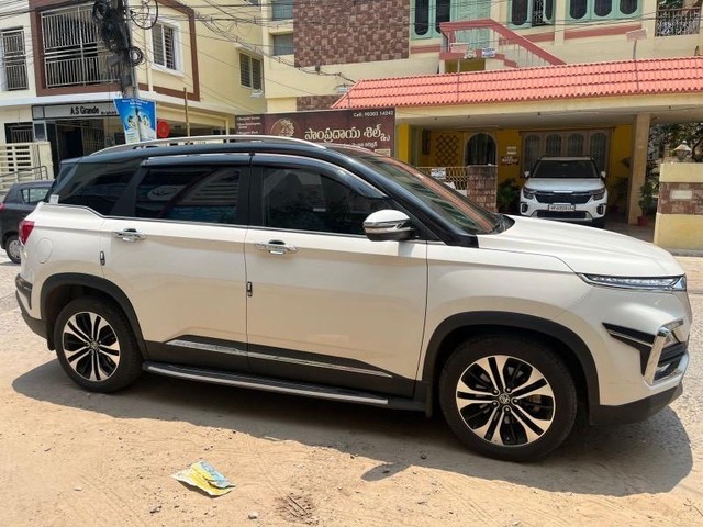 Second-hand 2022 MG Hector Plus Sharp CVT for sale in Vijayawada-1
