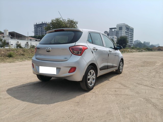 Second-hand 2016 Hyundai Grand i10 Magna for sale in Vadodara-8