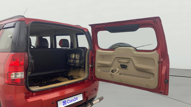 Second-hand 2017 Mahindra TUV 300 T8 AMT for sale in Bangalore-20