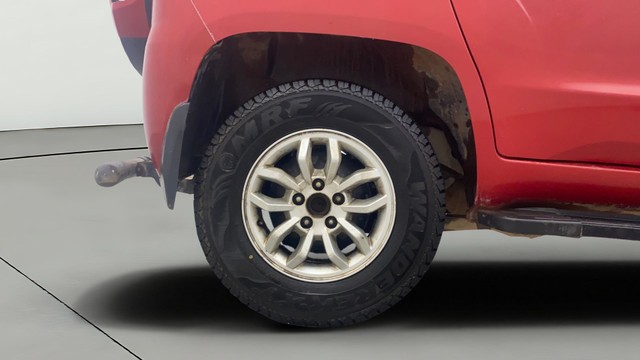 Second-hand 2017 Mahindra TUV 300 T8 AMT for sale in Bangalore-24