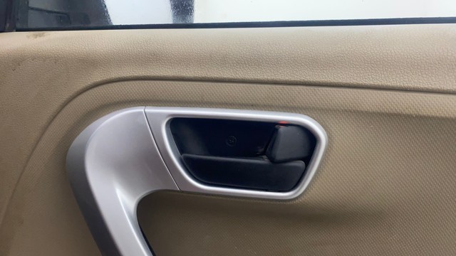 Second-hand 2017 Mahindra TUV 300 T8 AMT for sale in Bangalore-17