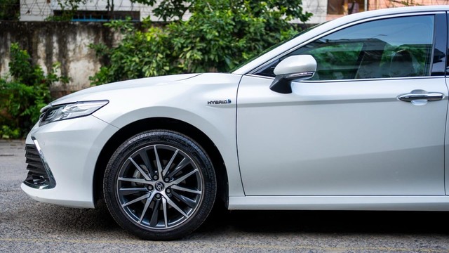 Toyota Camry 2.5 Hybrid Second-hand 2024 Toyota Camry 2.5 Hybrid for sale in New Delhi-3