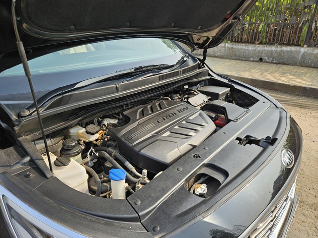 Second-hand 2020 Kia Carnival Limousine for sale in Mumbai-24