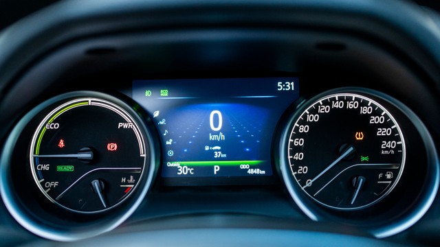 Second-hand 2024 Toyota Camry 2.5 Hybrid for sale in New Delhi-12