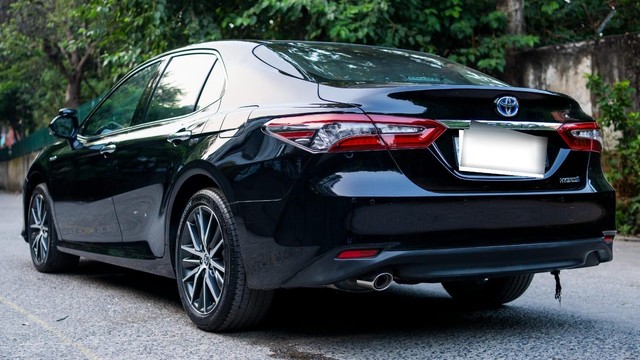 Second-hand 2024 Toyota Camry 2.5 Hybrid for sale in New Delhi-4