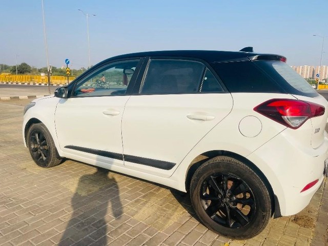 Second-hand 2017 Hyundai i20 Sportz 1.2 for sale in Rajkot-3
