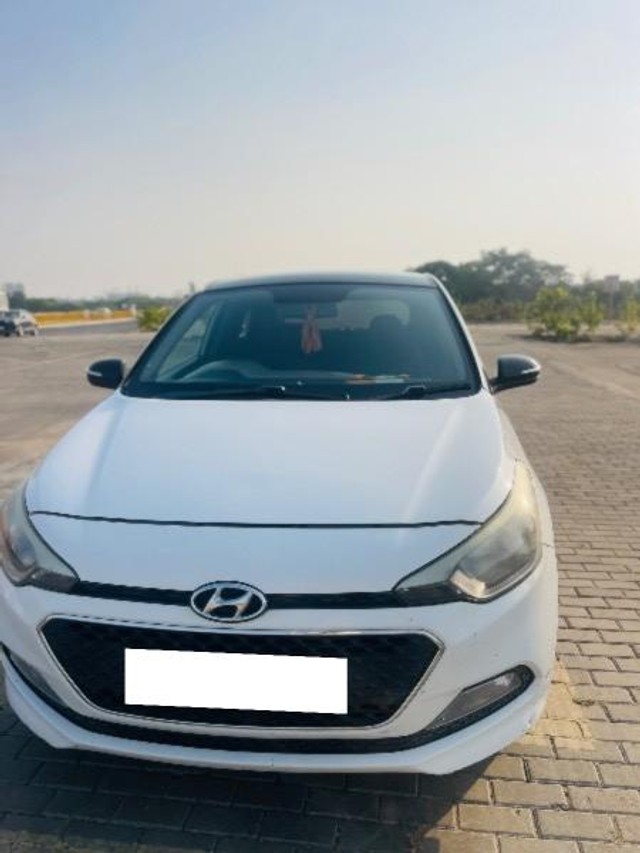 Second-hand 2017 Hyundai i20 Sportz 1.2 for sale in Rajkot-1