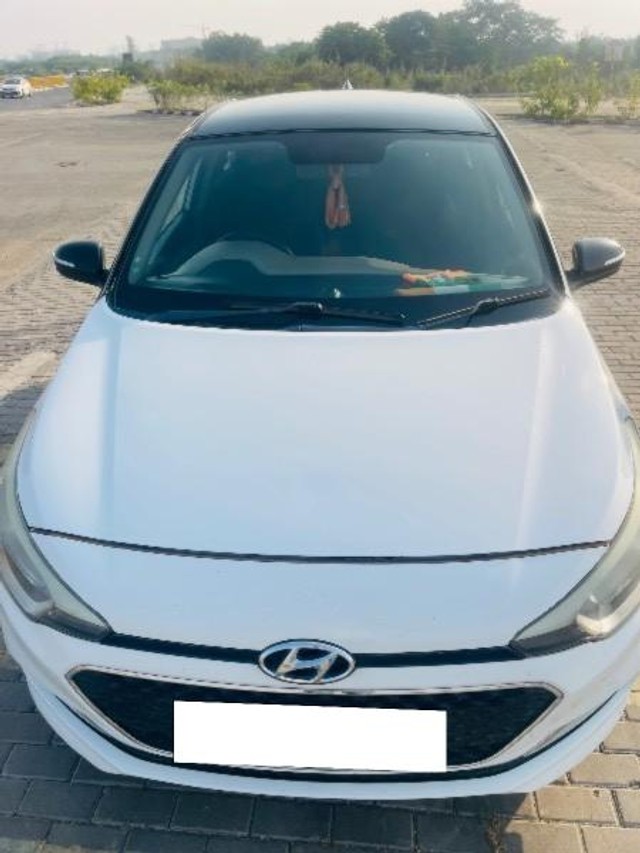 Second-hand 2017 Hyundai i20 Sportz 1.2 for sale in Rajkot-4