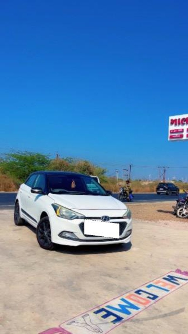 Second-hand 2017 Hyundai i20 Sportz 1.2 for sale in Rajkot-5
