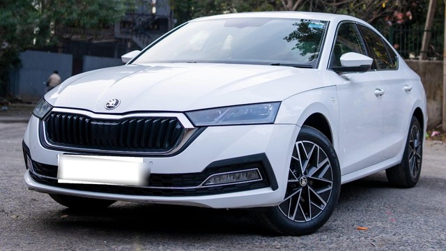 Second-hand 2022 Skoda Octavia Laurin and Klement for sale in New Delhi-3