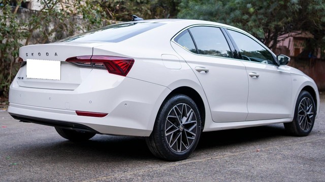 Second-hand 2022 Skoda Octavia Laurin and Klement for sale in New Delhi-5