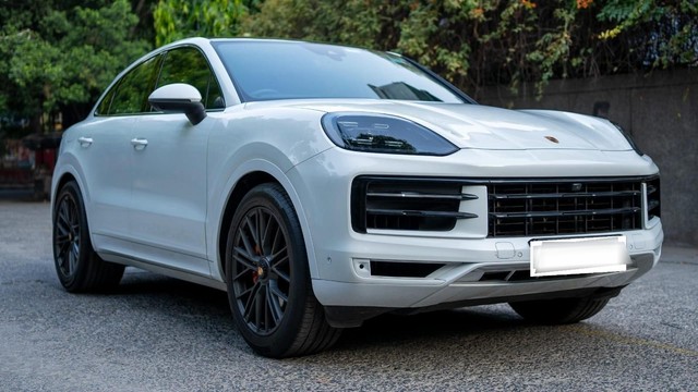 Porsche Cayenne STD Second-hand 2023 Porsche Cayenne STD for sale in New Delhi-14