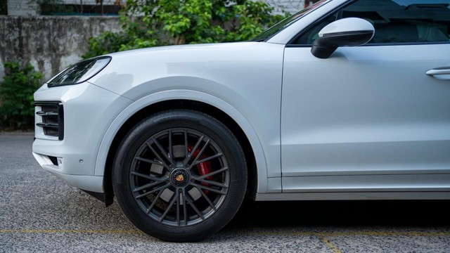 Porsche Cayenne STD Second-hand 2023 Porsche Cayenne STD for sale in New Delhi-5