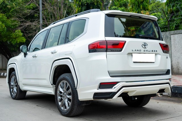 Second-hand 2022 Toyota Land Cruiser 300 ZX for sale in New Delhi-4