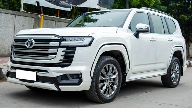 Second-hand 2022 Toyota Land Cruiser 300 ZX for sale in New Delhi-2