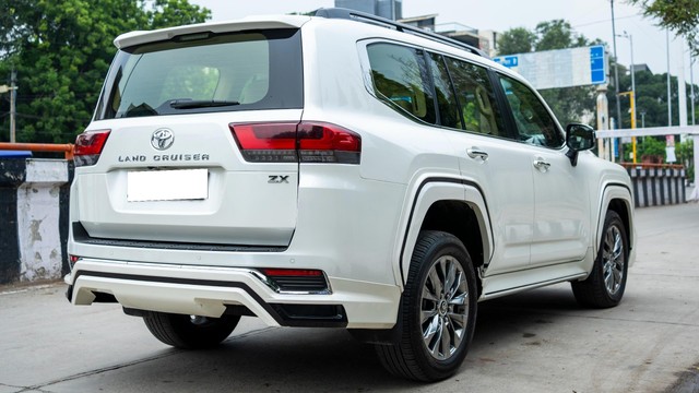 Second-hand 2022 Toyota Land Cruiser 300 ZX for sale in New Delhi-5