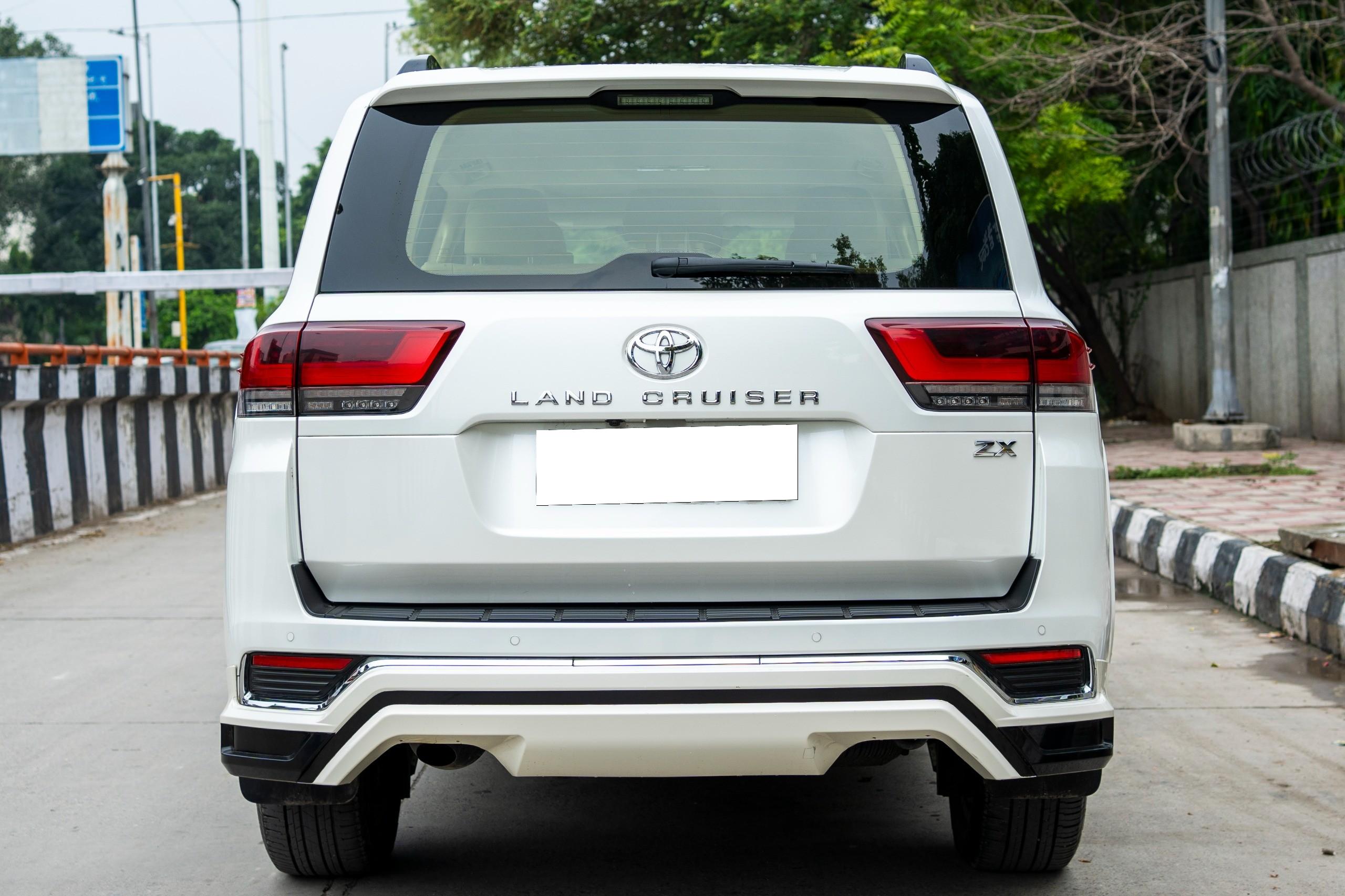 おまとめ19,800円→19,000円 Buy Used Toyota Land Cruiser 300 ZX of 2022 model @ 2,10,00,000