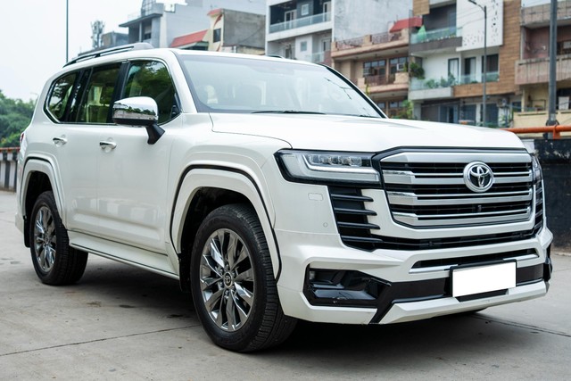Second-hand 2022 Toyota Land Cruiser 300 ZX for sale in New Delhi-16
