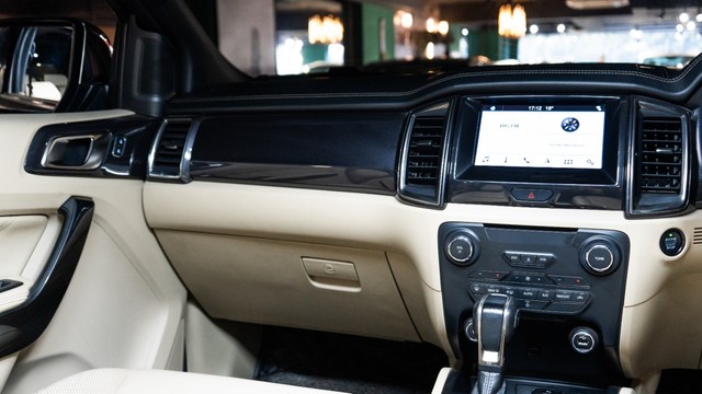 Second-hand 2020 Ford Endeavour Titanium Plus 4X4 AT for sale in New Delhi-5