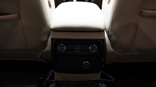 Second-hand 2020 Ford Endeavour Titanium Plus 4X4 AT for sale in New Delhi-14