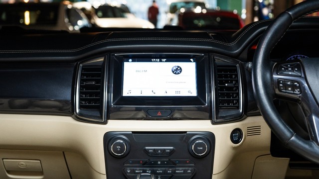 Second-hand 2020 Ford Endeavour Titanium Plus 4X4 AT for sale in New Delhi-17