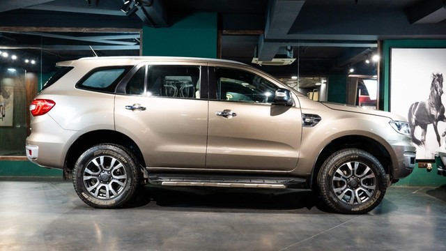 Second-hand 2020 Ford Endeavour Titanium Plus 4X4 AT for sale in New Delhi-1