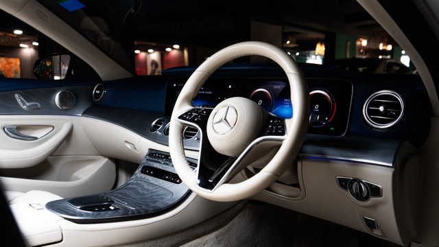 Second-hand 2022 Mercedes-Benz E-Class Exclusive E 200 BSVI for sale in New Delhi-6