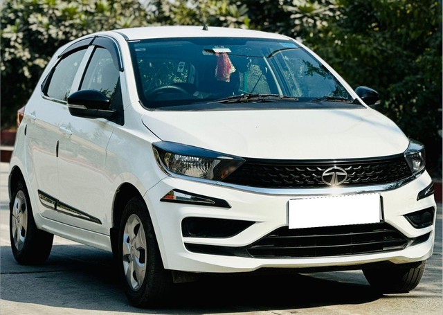 Second-hand 2023 Tata Tiago XT Option for sale in New Delhi-0