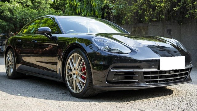 Second-hand 2020 Porsche Panamera 4 for sale in New Delhi-9
