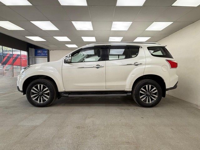 Second-hand 2019 Isuzu MU-X 2WD for sale in Pune-3