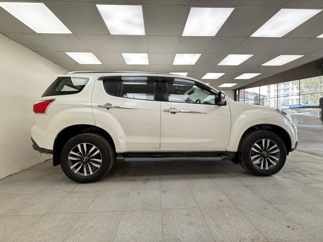 Second-hand 2019 Isuzu MU-X 2WD for sale in Pune-1