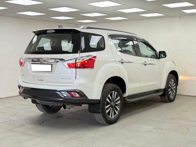 Second-hand 2019 Isuzu MU-X 2WD for sale in Pune-9